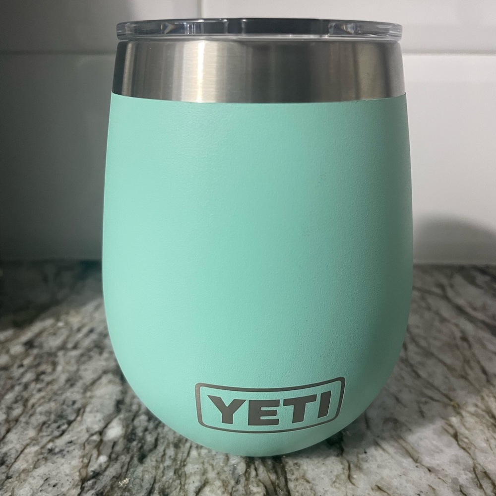 NWOT Yeti Rambler 10 oz tumbler